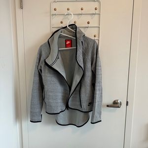 Nike tech fleece classic cape XS